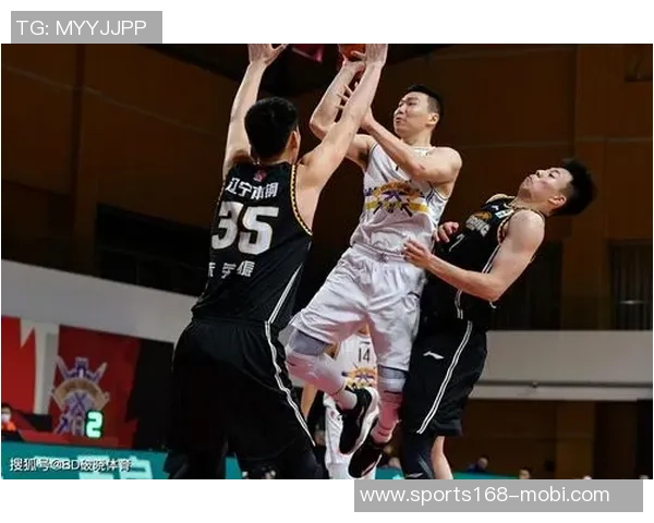 效率平平却轻松取胜三球全场15投5中斩获16分8篮板8助攻表现出色 效率平平却轻松取胜三球全场15投5中斩获16分8篮板8助攻表现出色